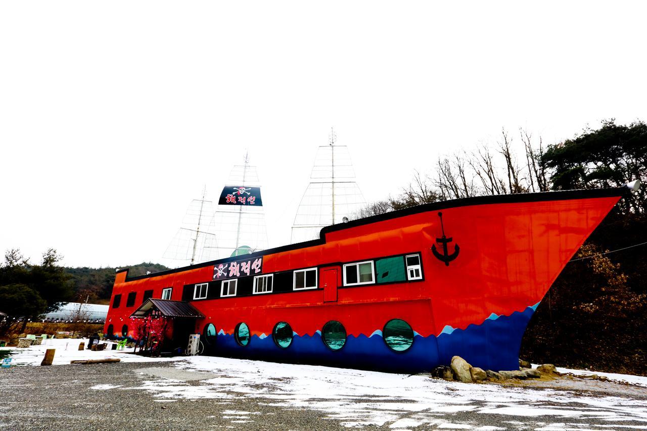 Pirate Ship Pension Andong Exterior foto