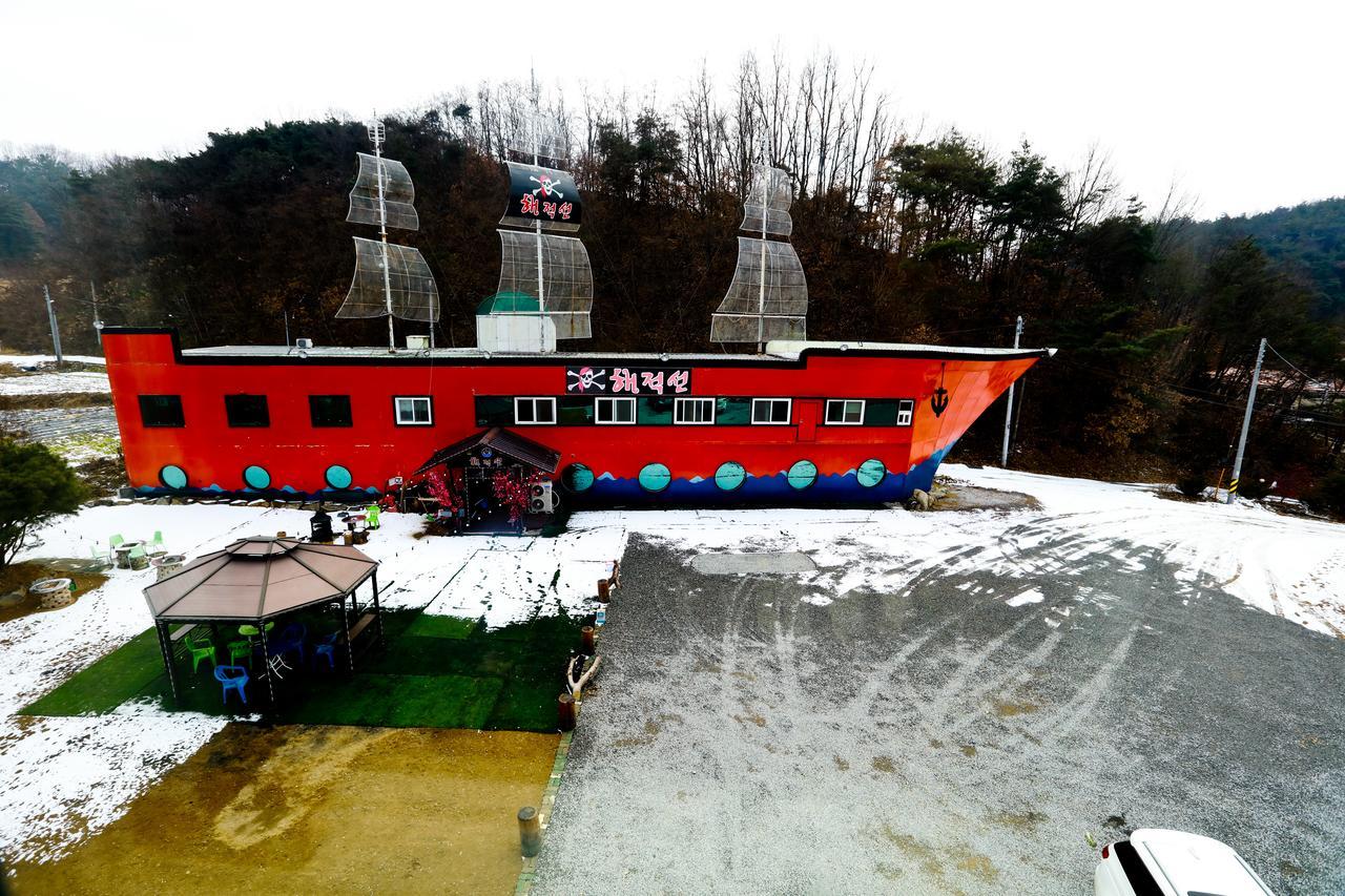 Pirate Ship Pension Andong Exterior foto